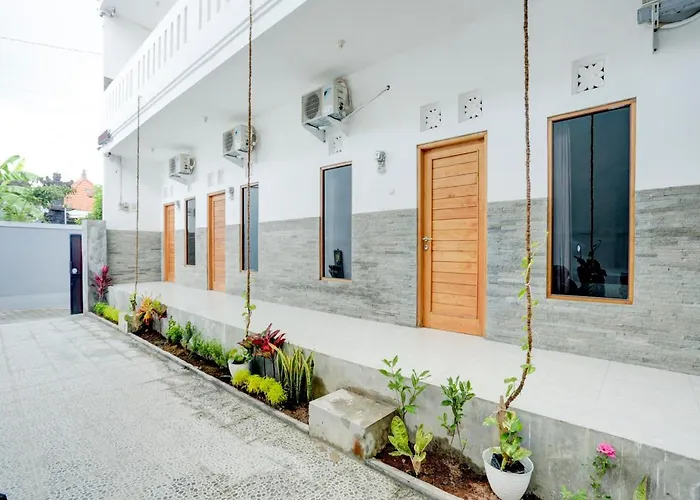 Hotel Oyo Flagship 90756 Melasti Hills & Cafe 2*